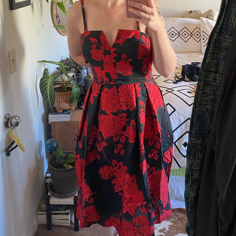ISO: New York & Co Sleeveless Floral Jacquard Dress MEDIUM